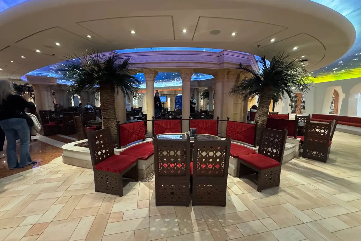 Lounge im italienischen Stil an Bord der MSC Preziosa