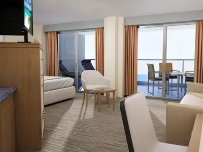 Gerenderte Innenansicht einer modernen Balkonkabine auf der Carnival Adventure mit beigefarbenem Sofa, Holztisch, Stühlen und Blick auf den weiten Ozean.