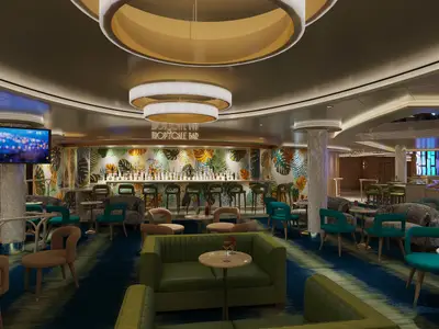 Ansicht einer modernen, eleganten Bar-Lounge auf der Carnival Celebration. Die 'TROPICALE BAR' hat eine tropische Blattmuster-Wand, eine gut bestückte Bar, runde Deckenleuchten und verschiedene Sitzbereiche mit grünen Sofas und tealfarbenen Stühlen auf blauem Teppich.