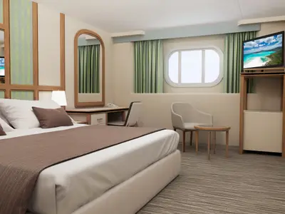 Helles Rendering einer Außenkabine auf der Carnival Encounter mit großem Bett, Holzvertäfelung und ovalem Fenster. Ein Fernseher und ein kleiner Tisch mit Stuhl sind ebenfalls sichtbar.