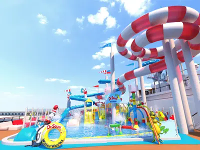 Ein lebhafter Dr. Seuss WaterWorks Wasserpark auf dem Deck der Carnival Horizon mit mehreren bunten Wasserrutschen, darunter eine große rot-weiß gestreifte Rutsche und blaue Röhrenrutschen. Verschiedene Dr. Seuss Charaktere wie der Kater mit Hut und Thing 1 & 2 sind als Dekorationen integriert. Wasserspiele spritzen, und im Hintergrund ist das obere Deck des Schiffs sowie blauer Himmel mit weißen Wolken zu sehen.