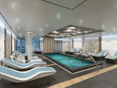 Großzügiger Innenbereich eines luxuriösen Spas der Carnival Jubilee mit kleinem Pool, hellblauen Mosaikliegen, weißen Sesseln und Säulen. Decke mit sternenförmiger Lichtinstallation.