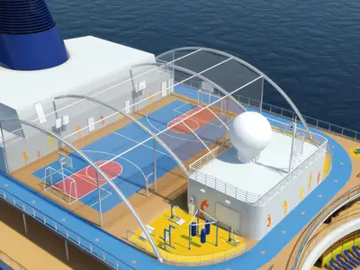 Vogelperspektive auf das Sportdeck der modernen Carnival Magic. Ein umnetzter Basketballplatz, ein blauer Jogging-Track und ein Outdoor-Gym sind zu sehen. Die offene See umgibt das Schiff.