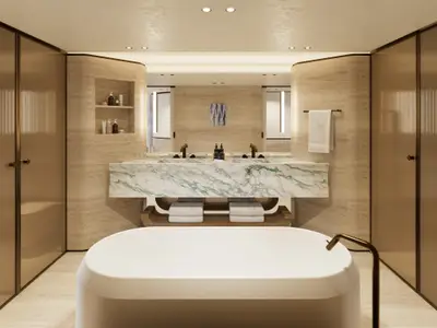Badezimmer mit Marmorwaschtisch, Freistehender Badewanne und Travertin-Wänden in der Owner's Residence der Explora III.