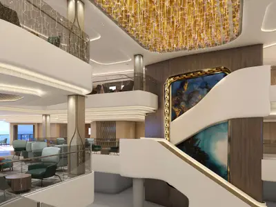 Das weitläufige, mehrstöckige Atrium an Bord der Norwegian Aqua. Moderne Inneneinrichtung mit abstrakten Kunstwerken und weichen Sitzmöbeln lädt zum Verweilen ein.
