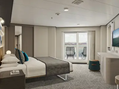 Eine helle, moderne Balkonkabine an Bord der Norwegian Aura mit Doppelbett, Balkon mit Meerblick, TV und luxuriöser Ausstattung.