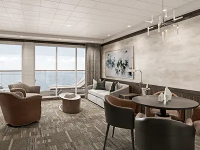 Eine luxuriöse Suite an Bord der Norwegian Epic mit geräumigem Wohnzimmer und privatem Balkon zum Meer. Moderne Möbel, Kunst und eine elegante Lichtinstallation sind zu sehen.
